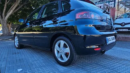 Usado Seat Ibiza Reference 100 CV (73 kW) 2007 Negro Utilitario