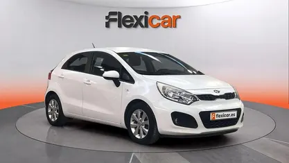 Käytetty Kia Rio 86 HP (63 kW) 2014 Valkoinen Sedan