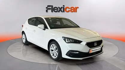 Usado Seat Leon Reference 116 CV (85 kW) 2022 Blanco Utilitario