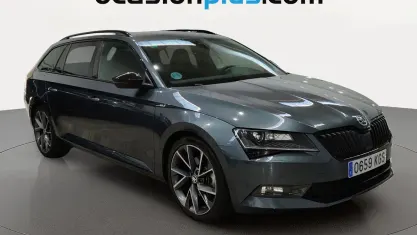 Usado Skoda Superb SportLine 190 CV (139 kW) 2018 Gris Familiar