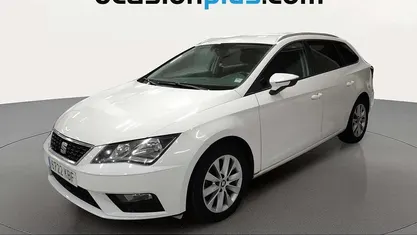 Usado Seat Leon Style Plus 115 CV (84 kW) 2017 Blanco Monovolumen