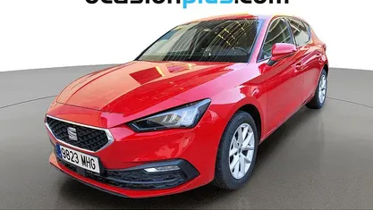Usado Seat Leon Style 131 CV (96 kW) 2023 Rojo Utilitario