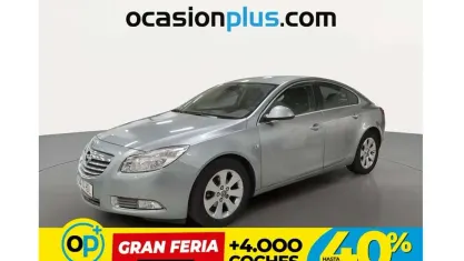 Usado Opel Insignia Edition 140 CV (102 kW) 2011 Plateado Berlina