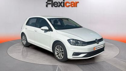 Käytetty VW Golf VII Advance 115 HP (84 kW) 2018 Valkoinen Sedan