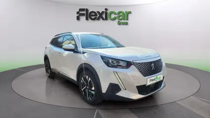 Usado Peugeot e-2008 Allure 100 kW (136 CV) 2020 Blanco SUV