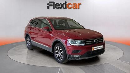 Begagnad VW Tiguan Allspace Advance 150 HK (110 kW) 2021 Röd SUV