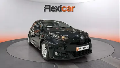 Usado Toyota Yaris Hybrid Active 116 CV (85 kW) 2021 Berlina