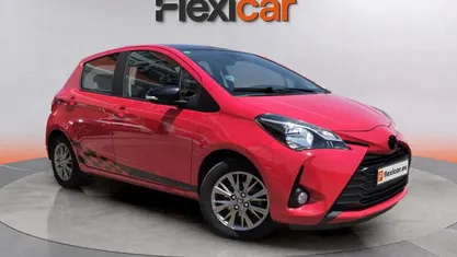 Usado Toyota Yaris Active 69 CV (50 kW) 2018 Rojo Berlina