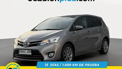 Usado Toyota Verso Comfort 112 CV (82 kW) 2015 Gris Monovolumen