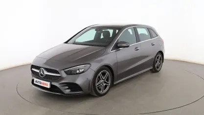 Usado Mercedes B180 AMG line 116 CV (85 kW) 2022 Gris Monovolumen