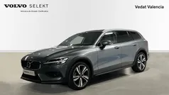 Gris Usado 2021 Volvo V60 CC Pro Familiar | 29.900 € (Super precio)