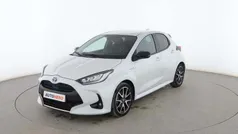 Blanco Usado 2021 Toyota Yaris Hybrid Style Berlina | 20.599 € (Precio justo)