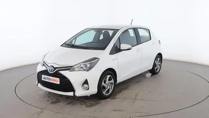 Usado Toyota Yaris Hybrid Active 101 CV (74 kW) 2016 Blanco Utilitario