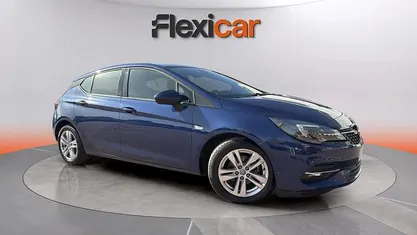 Usado Opel Astra 110 CV (80 kW) 2020 Azul Berlina