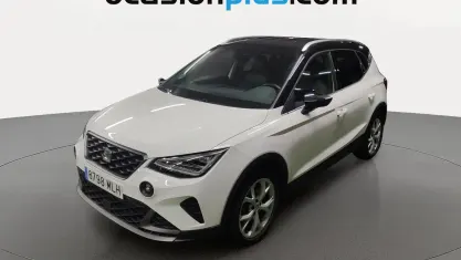 Usado Seat Arona FR 110 CV (80 kW) 2023 Blanco SUV