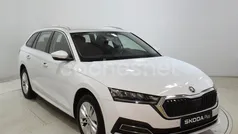Blanco Usado 2024 Skoda Octavia Ambition Familiar | 25.400 € (Precio justo)