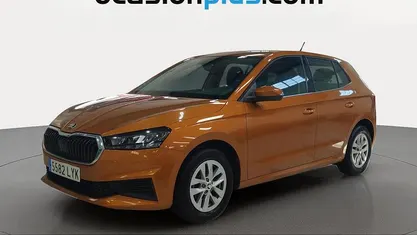 Usado Skoda Fabia Ambition 80 CV (58 kW) 2022 Naranja Utilitario