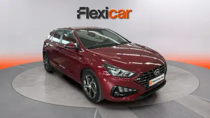 Usado Hyundai i30 120 CV (88 kW) 2023 Granate Berlina