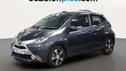 Usado Toyota Aygo X-clusiv 69 CV (50 kW) 2016 Utilitario