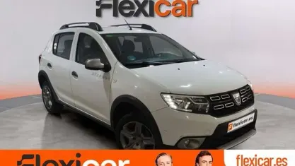 Usado Dacia Sandero Acces 75 CV (55 kW) 2019 Blanco Utilitario