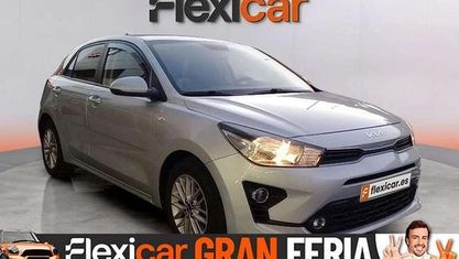 Usado Kia Rio 84 CV (61 kW) 2021 Gris Utilitario