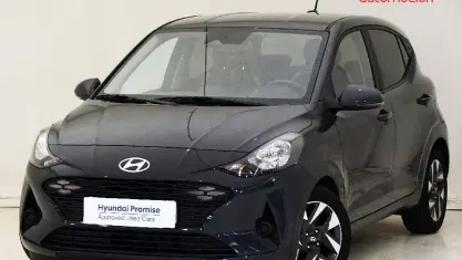 Usado Hyundai i10 64 CV (47 kW) 2025 Gris Utilitario