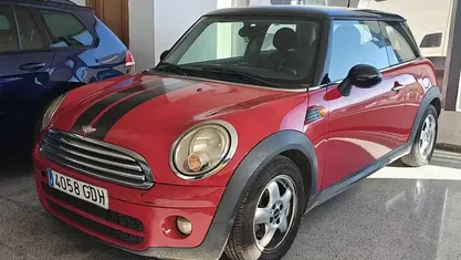 Usado Mini Cooper D 110 CV (80 kW) 2008 Rojo Utilitario