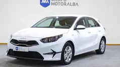 Blanco Usado 2023 Kia Ceed Berlina | 21.990 € (Precio justo)