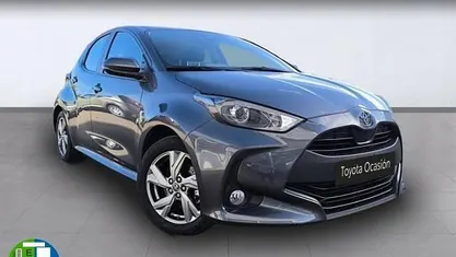 Usado Toyota Yaris Active 91 CV (66 kW) 2024 Gris Utilitario
