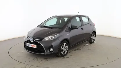 Usado Toyota Yaris Hybrid Active 101 CV (74 kW) 2017 Gris Berlina