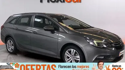 Usado Opel Astra Innovation 150 CV (110 kW) 2019 Gris Familiar