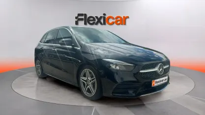 Usado Mercedes B180 116 CV (85 kW) 2022 Negro Utilitario