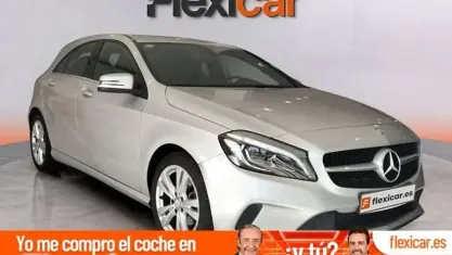 Usado Mercedes A180 122 CV (89 kW) 2017 Gris Utilitario