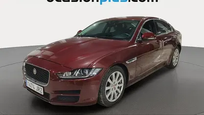 Usado Jaguar XE Pure 180 CV (132 kW) 2016 Rojo Berlina