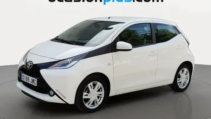 Usado Toyota Aygo X-play 69 CV (50 kW) 2017 Blanco Utilitario