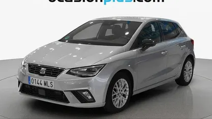 Usado Seat Ibiza FR 110 CV (80 kW) 2023 Gris plata Utilitario
