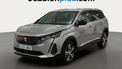 Usado Peugeot 5008 Allure 131 CV (96 kW) 2023 Gris SUV