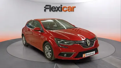 Usado Renault Mégane Zen 132 CV (97 kW) 2017 Rojo Berlina