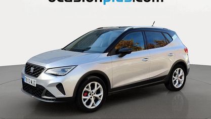 Usado Seat Arona FR 150 CV (110 kW) 2023 Gris plata SUV