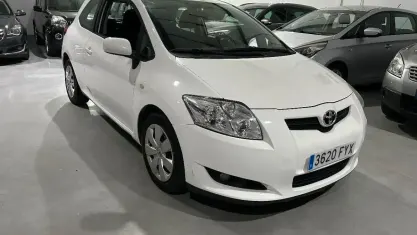 Occasion Toyota Auris 90 PK (66 kW) 2007 Wit Hatchback