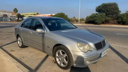 Usado Mercedes C220 Avantgarde 143 HP (105 kW) 2001 Cinzento Sedan