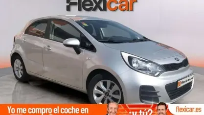 Usado Kia Rio 84 CV (61 kW) 2017 Gris Utilitario