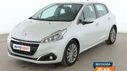 Usado Peugeot 208 Allure 100 CV (73 kW) 2016 Blanco Utilitario
