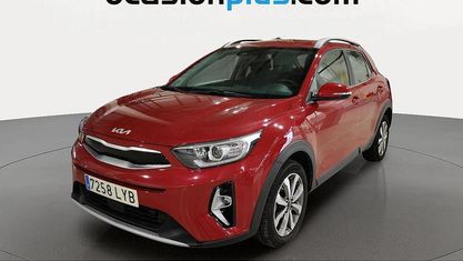 Käytetty Kia Stonic 100 HP (73 kW) 2022 Punainen Katumaasturi