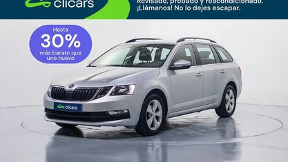 Usado Skoda Octavia Ambition 130 CV (95 kW) 2020 Gris / plata Familiar