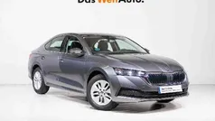 Gris titanio cmetalizadoe Usado 2024 Skoda Octavia Ambition Berlina | 25.500 € (Precio justo)