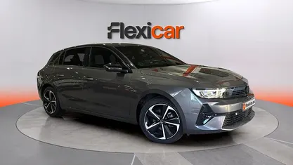 Usado Opel Astra Edition 131 CV (96 kW) 2025 Gris Berlina