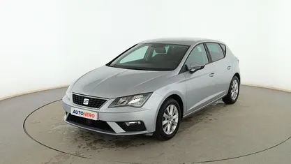Usado Seat Leon Style Plus 110 CV (80 kW) 2017 Gris Berlina