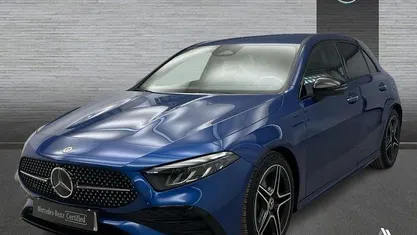 Usado Mercedes A200 AMG line 150 CV (110 kW) 2025 Azul Berlina