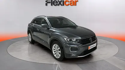 Usado VW T-Roc Advance 110 CV (80 kW) 2021 Gris SUV
